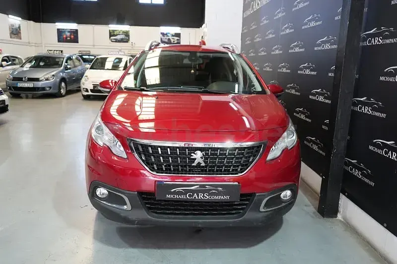 Usado Peugeot 2008 Active 110 CV (80 kW) 2016 Rojo SUV