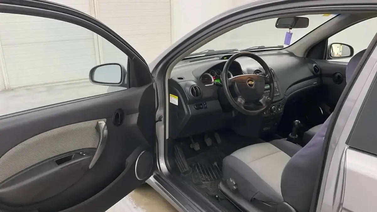 Usado Chevrolet Aveo LS 84 CV (61 kW) 2009 Gris Utilitario