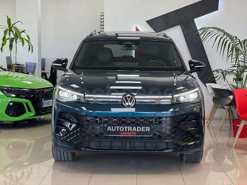 Usado VW Tiguan R-line 193 CV (141 kW) 2024 Azul SUV