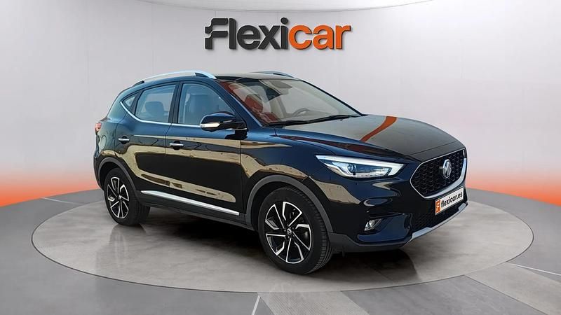 Begagnad MG ZS Luxury 111 HK (81 kW) 2023 Svart Sedan