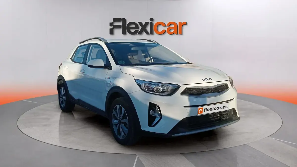 Usado Kia Stonic 84 CV (61 kW) 2023 Blanco SUV