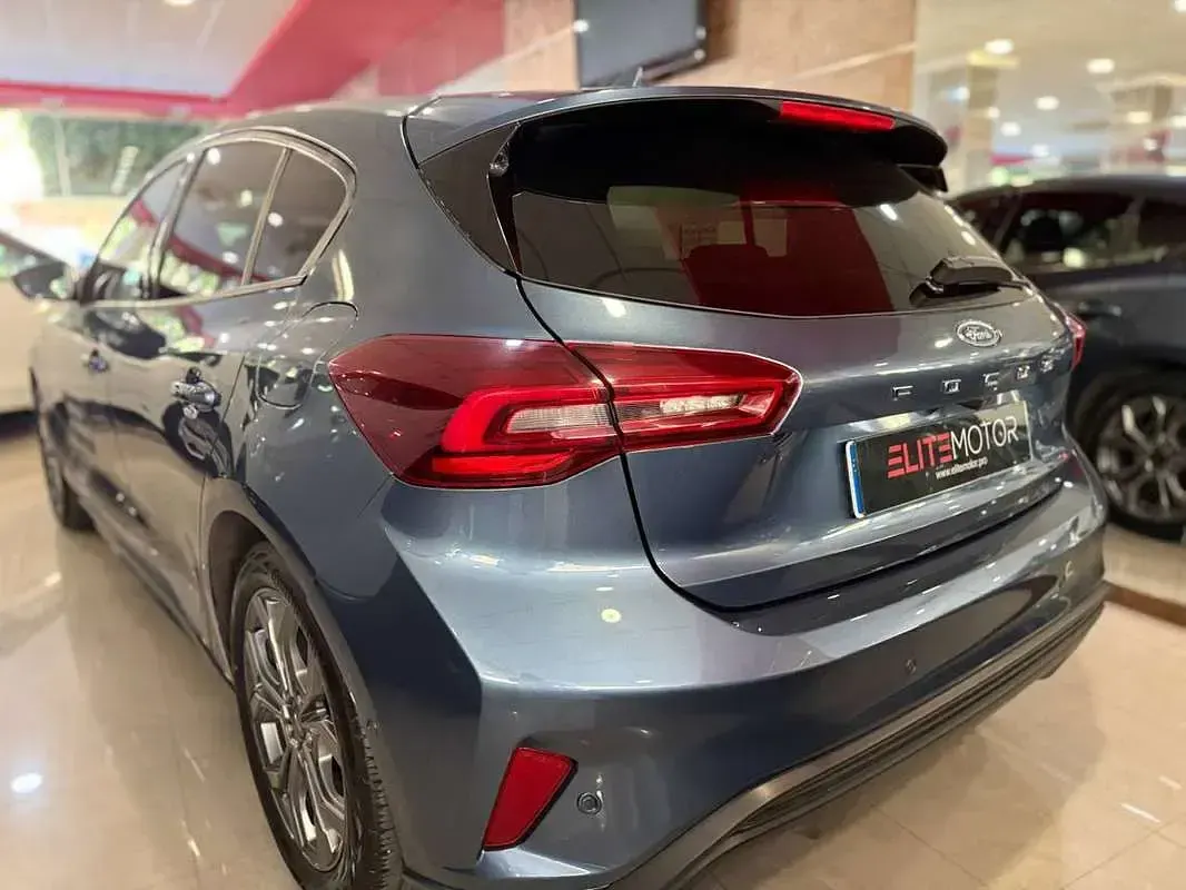 Usado Ford Focus ST-Line 155 CV (114 kW) 2024 Gris Utilitario