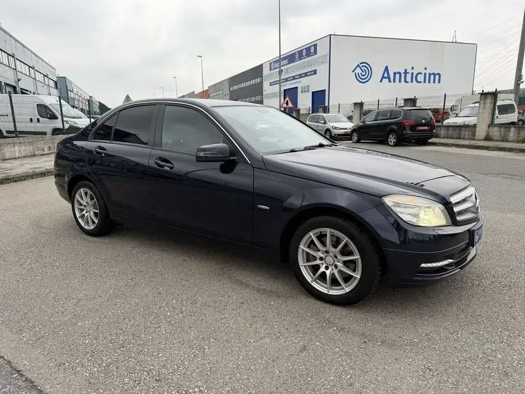 Usado Mercedes C220 Elegance 170 CV (125 kW) 2010 Azul Berlina