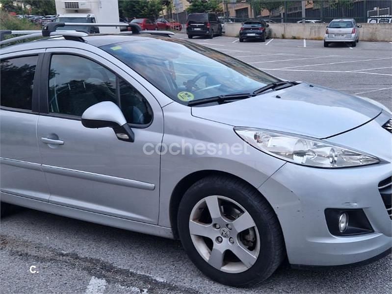 Usado Peugeot 207 90 CV (66 kW) 2010 Gris / plata Familiar