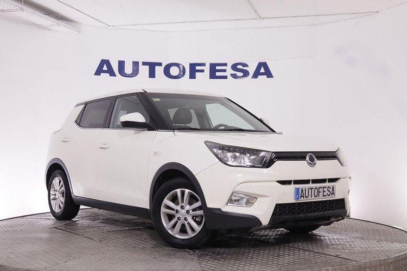 Usado Ssangyong (KGM) Tivoli 115 CV (84 kW) 2015 Blanco SUV