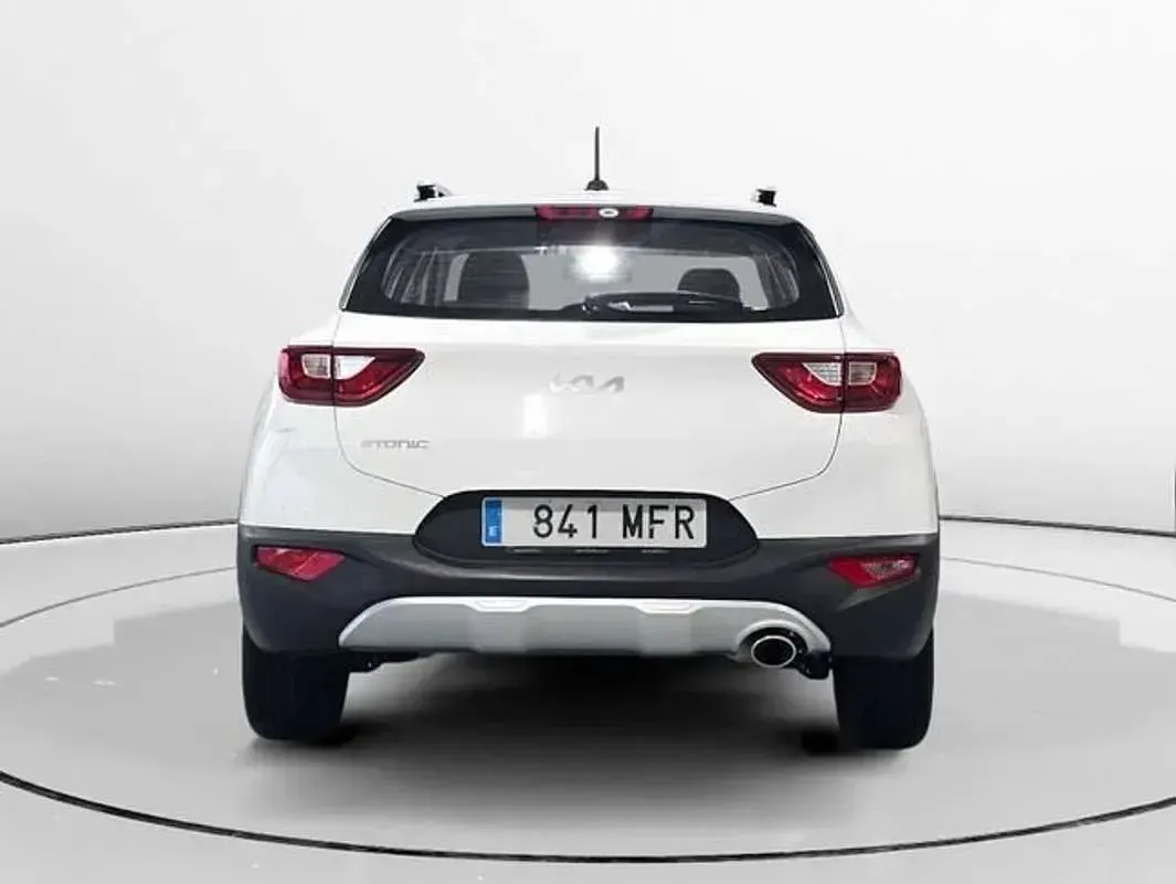 Usado Kia Stonic 84 HP (61 kW) 2023 Branco SUV