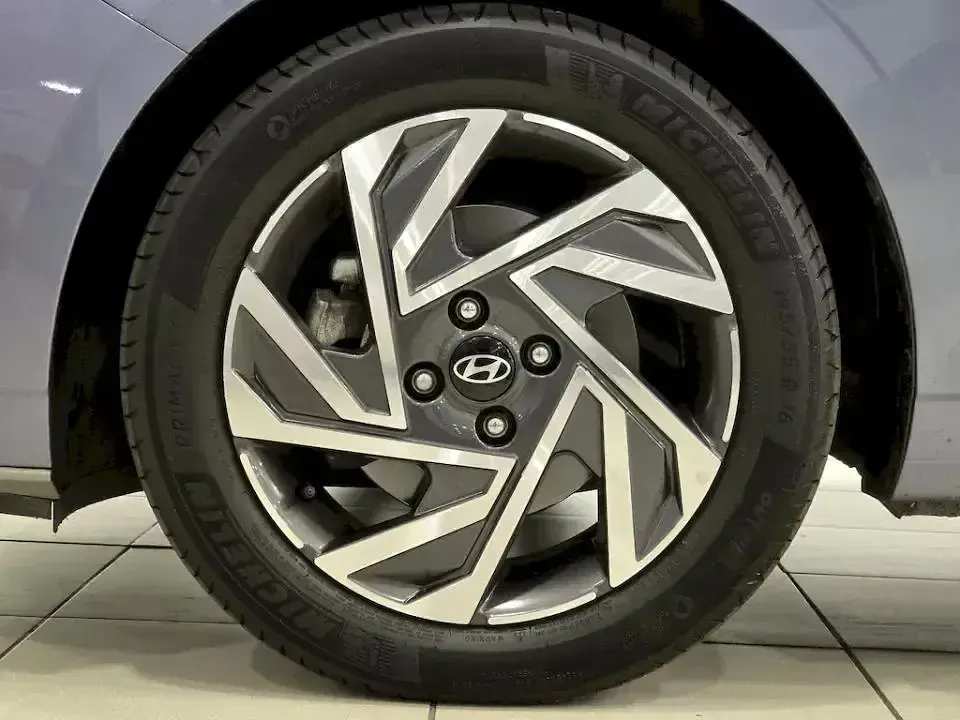 Occasion Hyundai i20 101 ch (74 kW) 2023 Gris Citadine