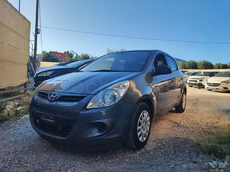 Usado Hyundai i20 Classic 78 CV (57 kW) 2011 Gris / plata Utilitario