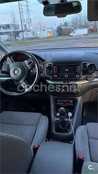 Usado VW Sharan Advance 140 CV (102 kW) 2012 Gris / plata Monovolumen