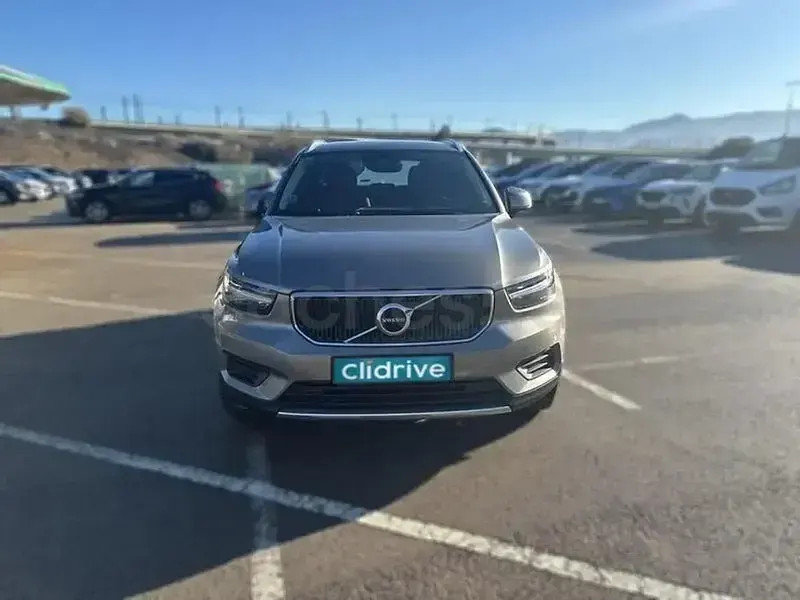 Usado Volvo XC40 Momentum 150 CV (110 kW) 2021 Gris / plata SUV