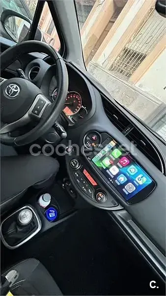Usado Toyota Yaris Advance 99 CV (72 kW) 2015 Blanco Utilitario
