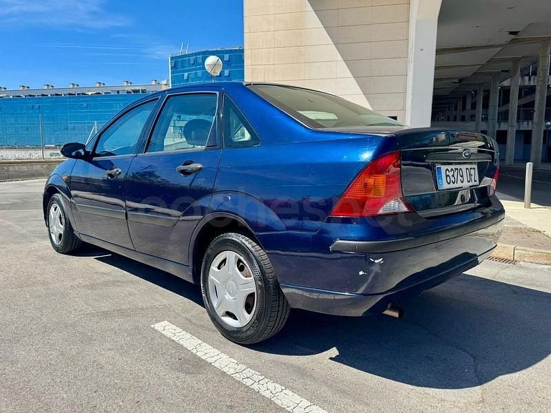 Usado Ford Focus Trend 115 CV (84 kW) 2006 Azul Berlina