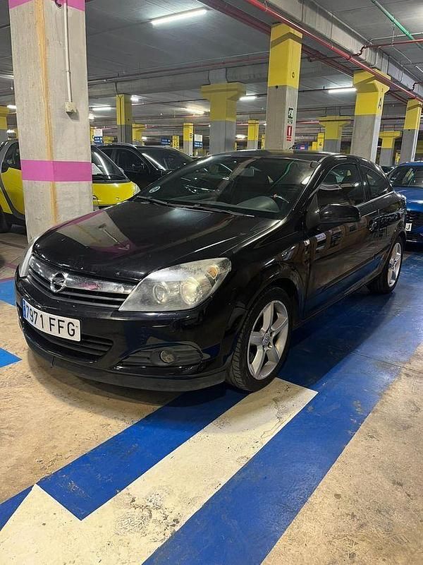 Usado Opel Astra GTC Cosmo 120 CV (88 kW) 2006 Negro Utilitario