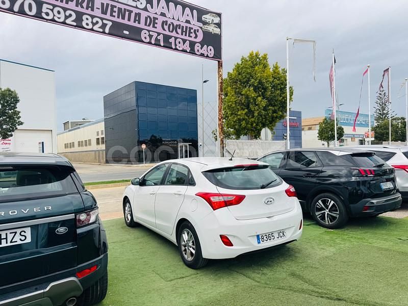 Käytetty Hyundai i30 GO! 101 HP (74 kW) 2015 Valkoinen Sedan