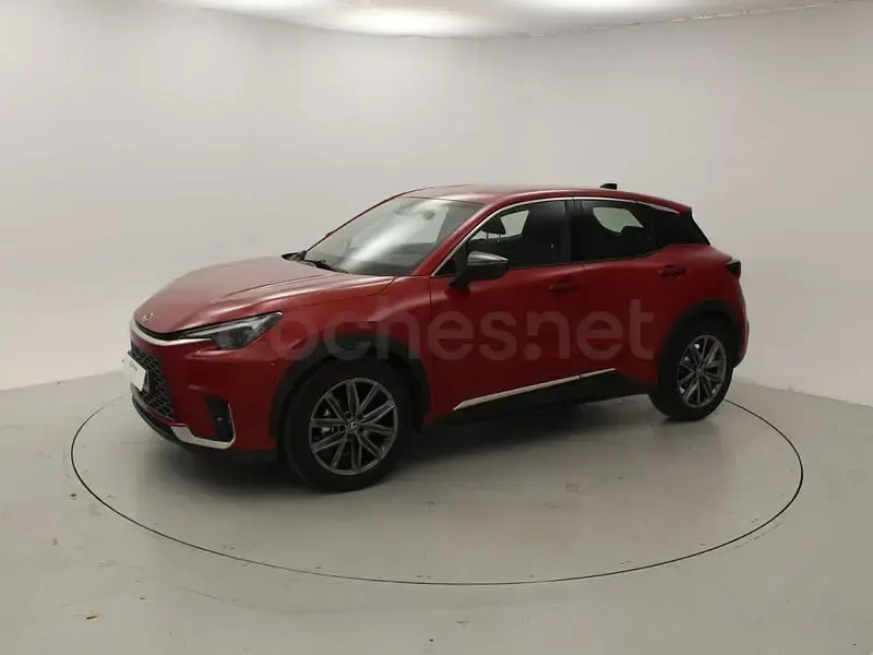 Usado Lexus LBX 136 CV (100 kW) 2025 Rojo SUV