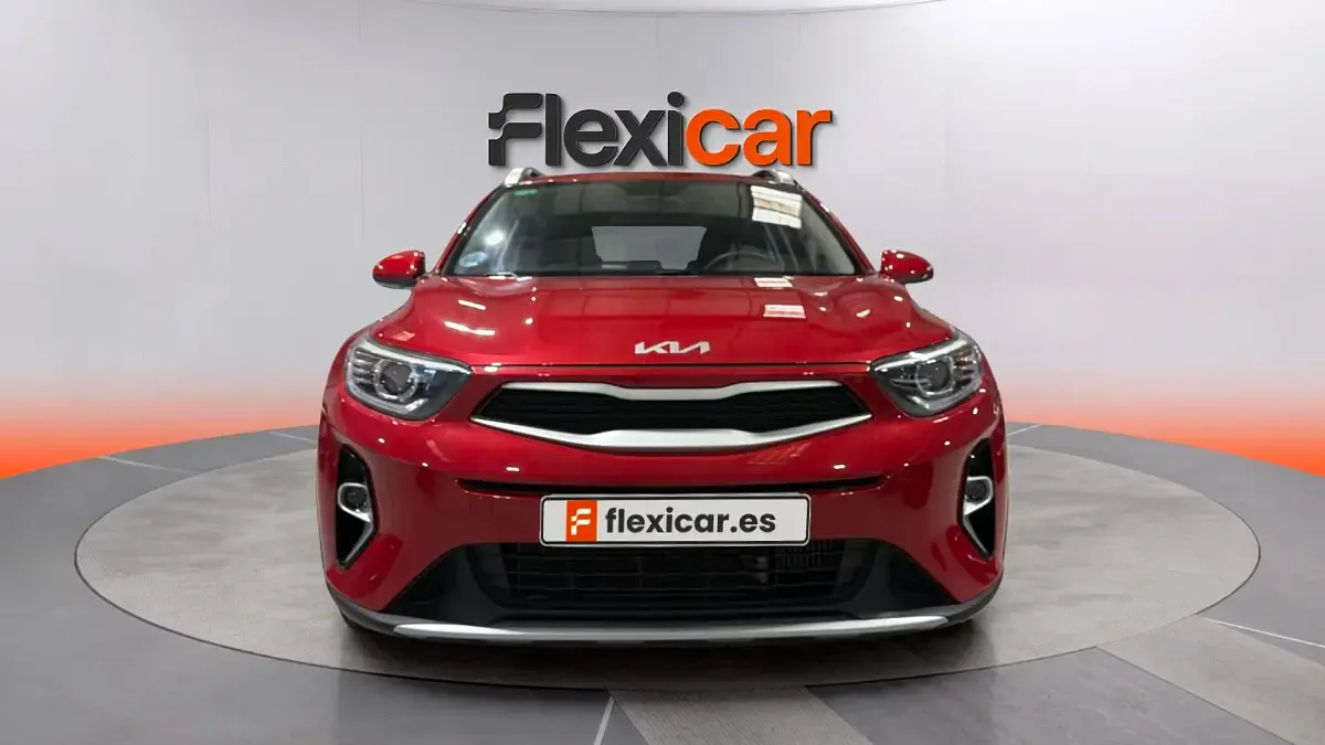 Usado Kia Stonic 101 CV (74 kW) 2022 Burdeos SUV