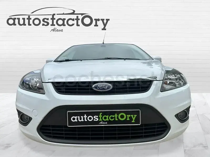 Usado Ford Focus Trend 109 CV (80 kW) 2009 Blanco Berlina