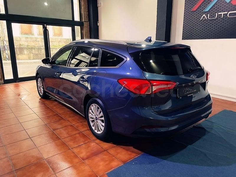 Usado Ford Focus Titanium 125 CV (91 kW) 2021 Azul Familiar