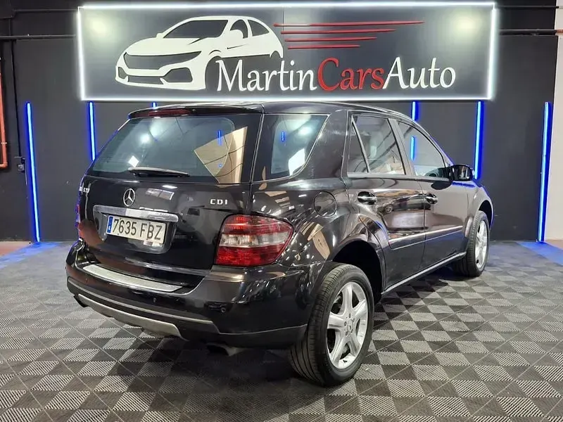 Usado Mercedes ML320 224 CV (164 kW) 2006 Negro SUV