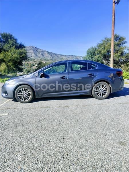 Usado Toyota Avensis Business Edition 143 CV (105 kW) 2017 Gris / plata Berlina