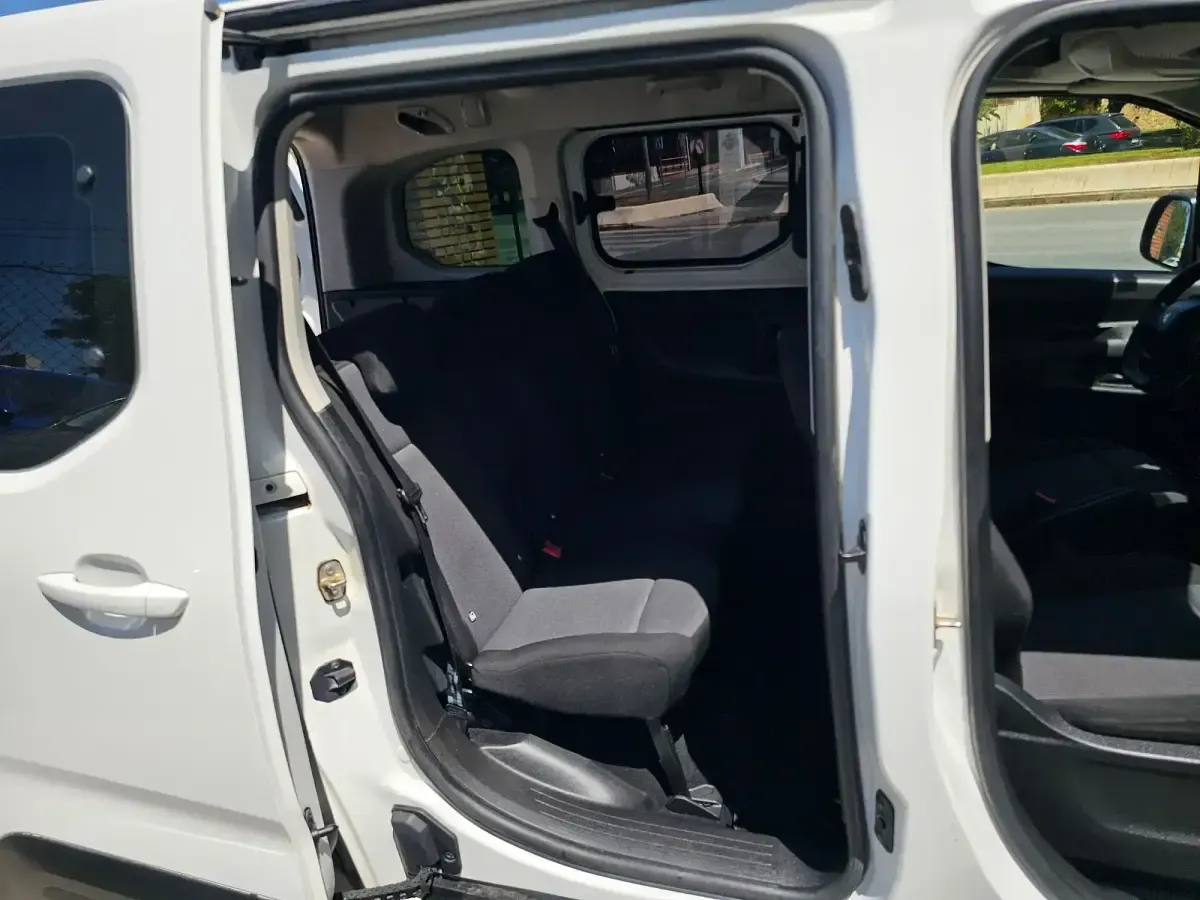 Usado Peugeot Rifter Active 100 CV (73 kW) 2020 Blanco Monovolumen