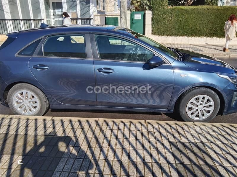 Usado Kia Ceed 120 CV (88 kW) 2019 Azul Utilitario