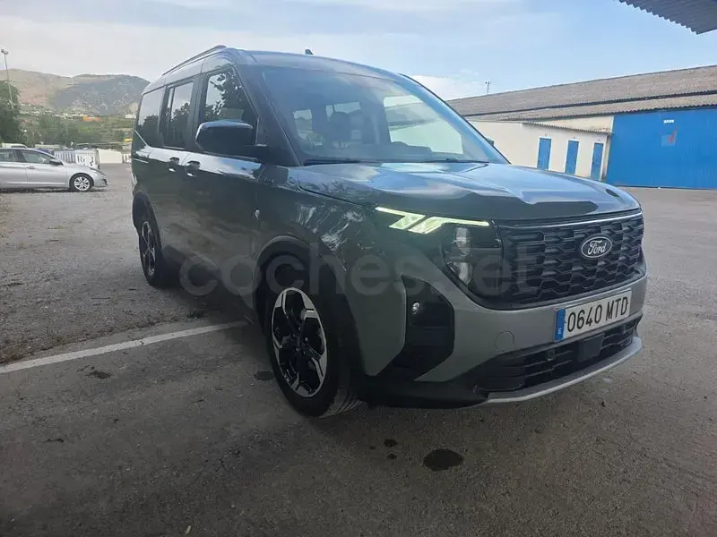 Usado Ford Tourneo Courier Active 125 CV (91 kW) 2024 Gris / plata Monovolumen