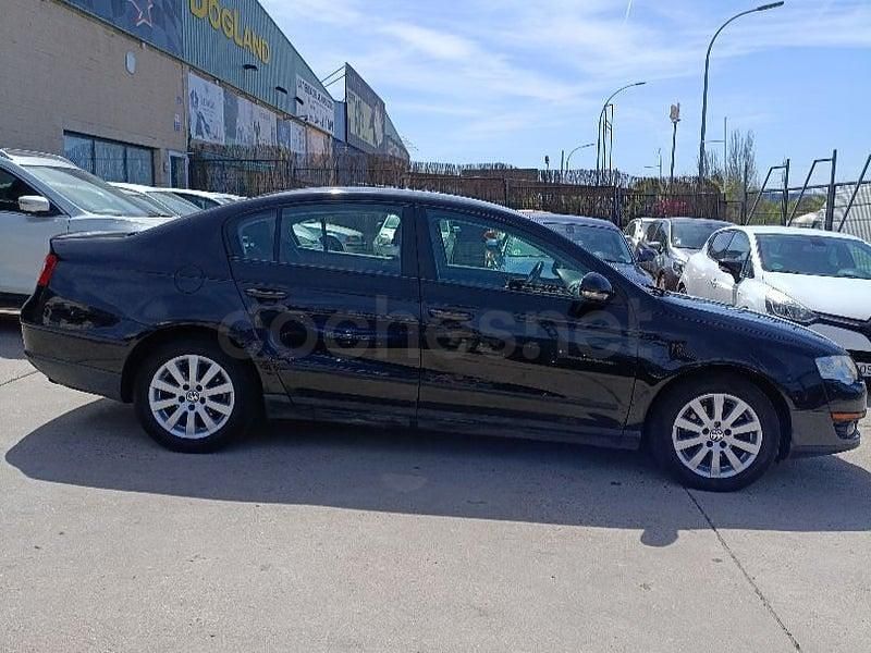 Usado VW Passat Edition 110 CV (80 kW) 2009 Negro Berlina