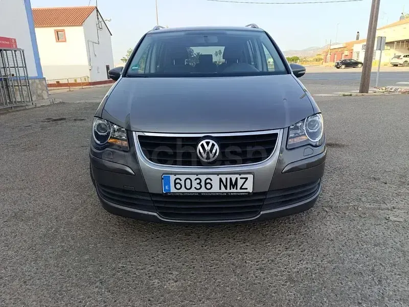 Usado VW Touran Advance 140 CV (102 kW) 2009 Gris / plata Monovolumen