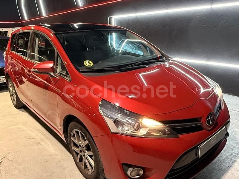 Usado Toyota Verso Advance 112 CV (82 kW) 2014 Granate Monovolumen