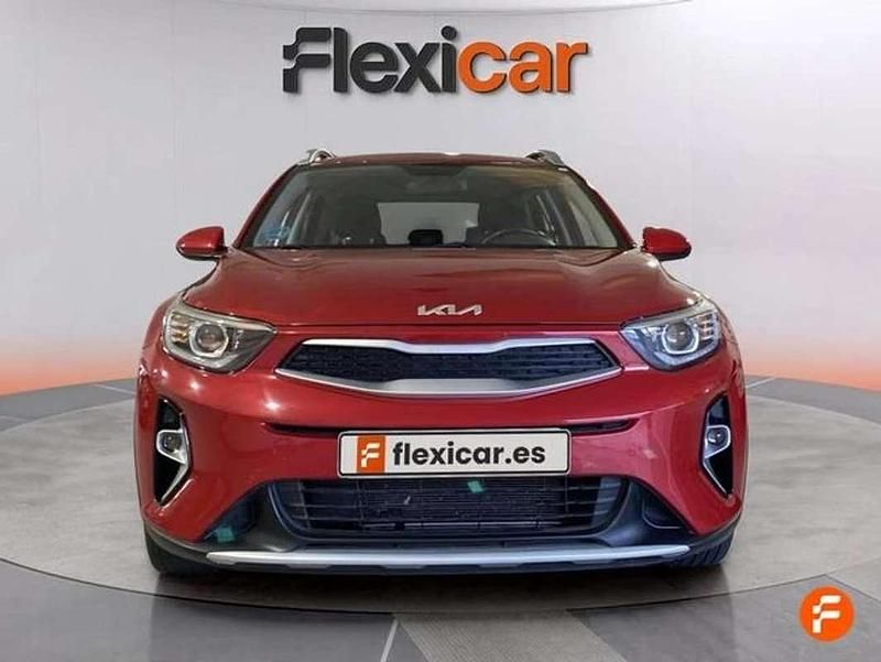 Usado Kia Stonic 84 CV (61 kW) 2023 Burdeos SUV