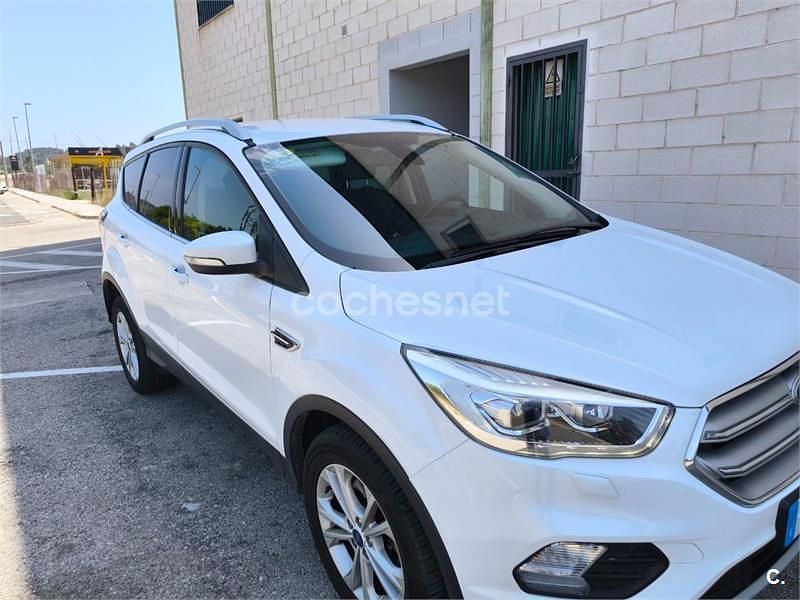 Usado Ford Kuga Titanium 120 CV (88 kW) 2018 Blanco SUV