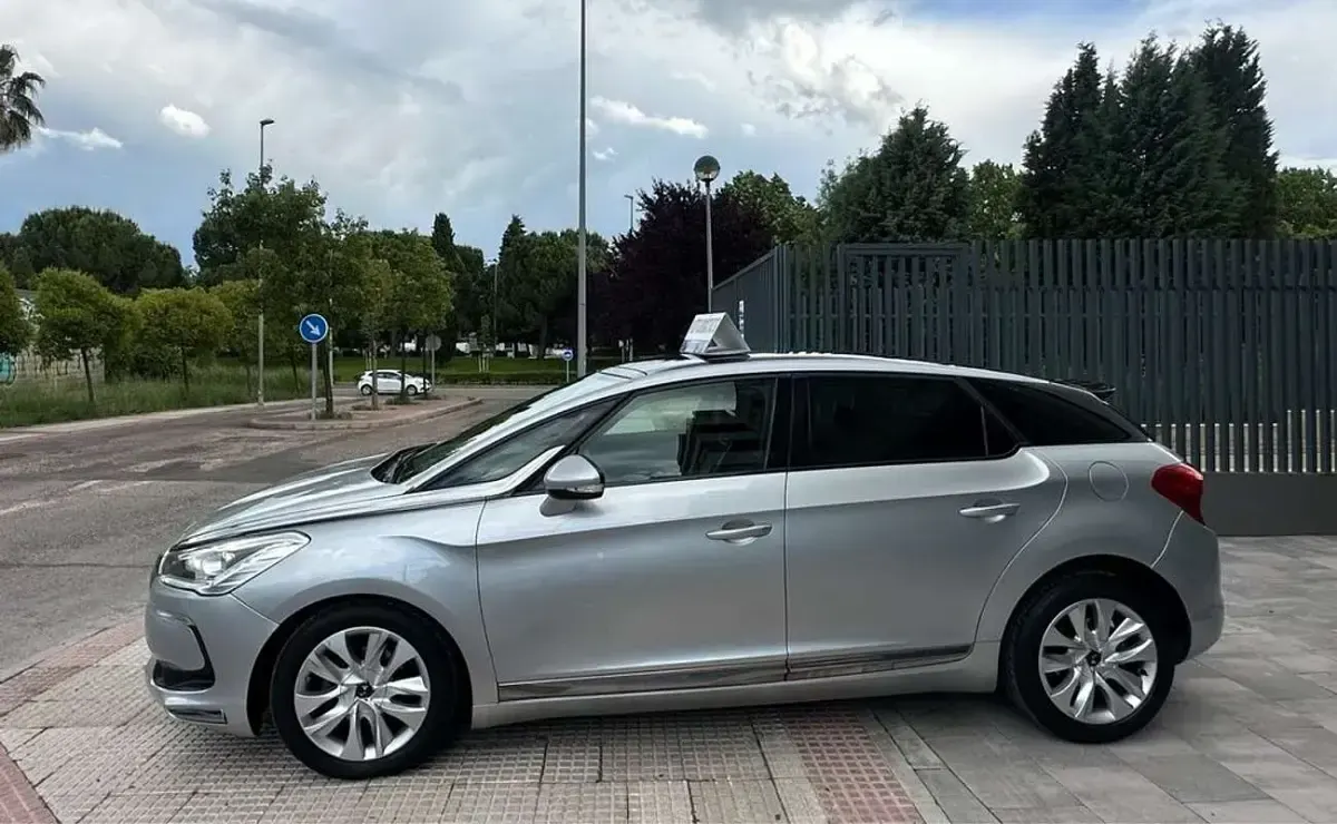 Usado DS Automobiles DS5 Style 120 CV (88 kW) 2016 Gris Utilitario