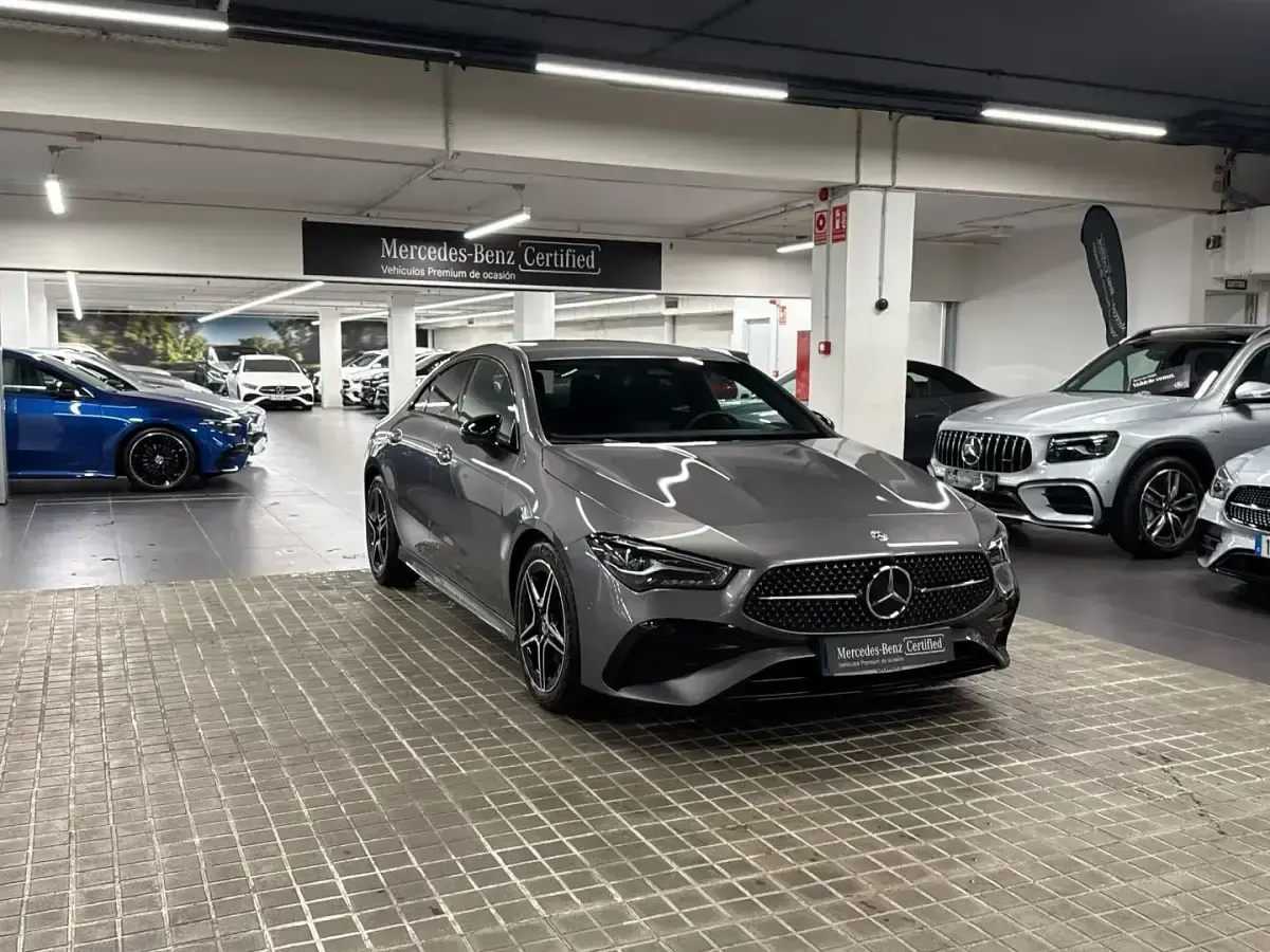 Usado Mercedes CLA200 AMG line 163 CV (119 kW) 2025 Gris montaña Berlina