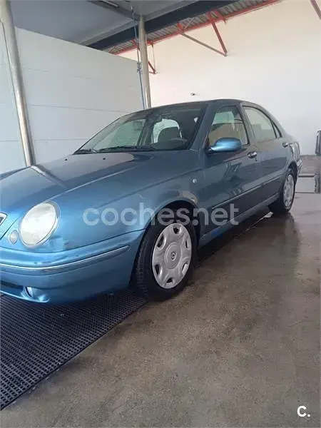 Usado Lancia Lybra 105 CV (77 kW) 2000 Azul Familiar