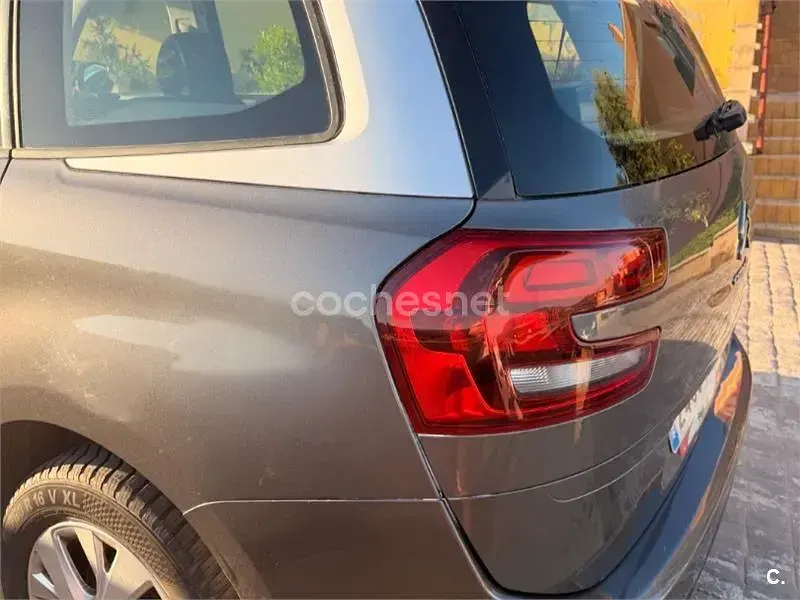 Usado Citroën C4 SpaceTourer Feel 130 CV (95 kW) 2019 Gris / plata Monovolumen