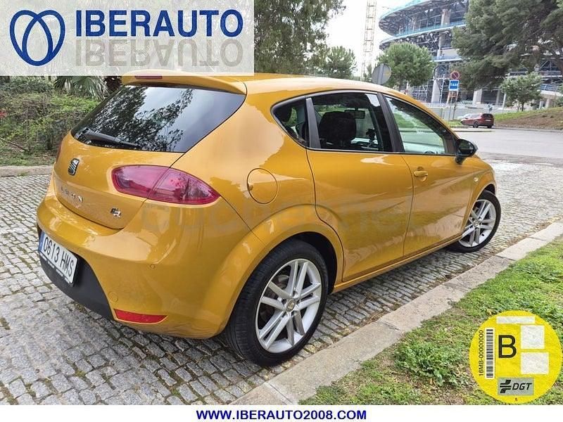 Käytetty Seat Leon FR 140 HP (102 kW) 2012 Keltainen Sedan