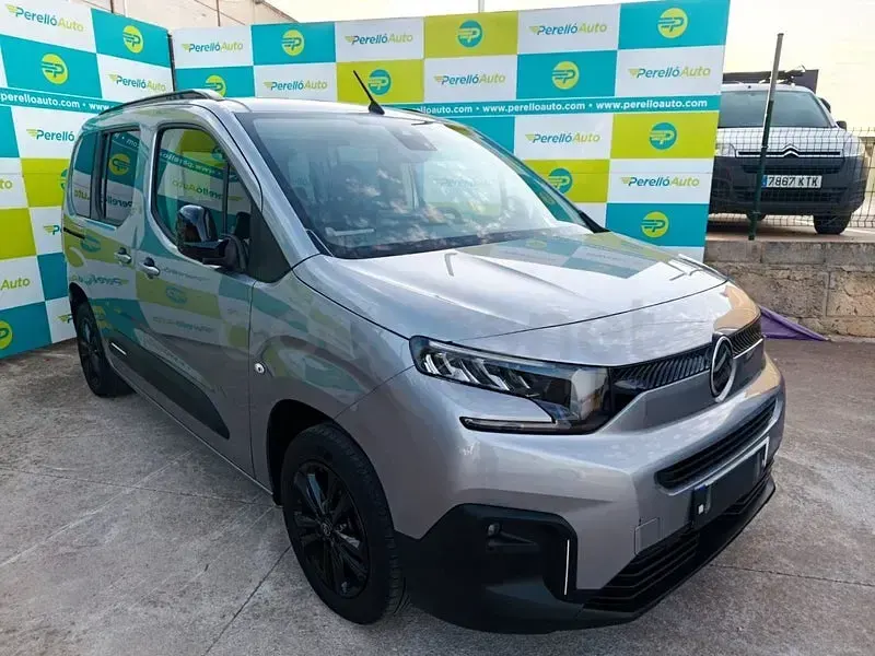 Usado Citroën Berlingo 130 CV (95 kW) 2024 Gris / plata Monovolumen
