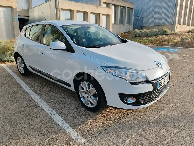 Usado Renault Mégane III Dynamique 110 CV (80 kW) 2012 Blanco Berlina