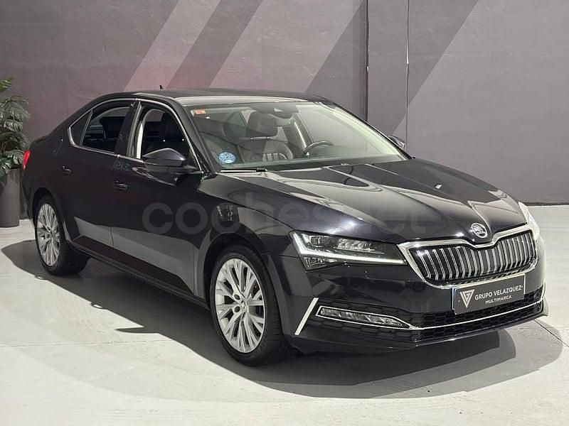 Usado Skoda Superb Style 218 CV (160 kW) 2021 Negro Berlina