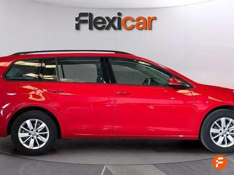 Usado VW Golf VII Advance 116 CV (85 kW) 2019 Rojo Familiar