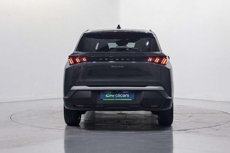 Usado Peugeot 5008 Allure 136 CV (100 kW) 2025 Gris SUV