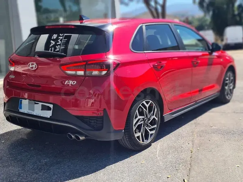 Usado Hyundai i30 N Line 100 CV (73 kW) 2024 Rojo Berlina