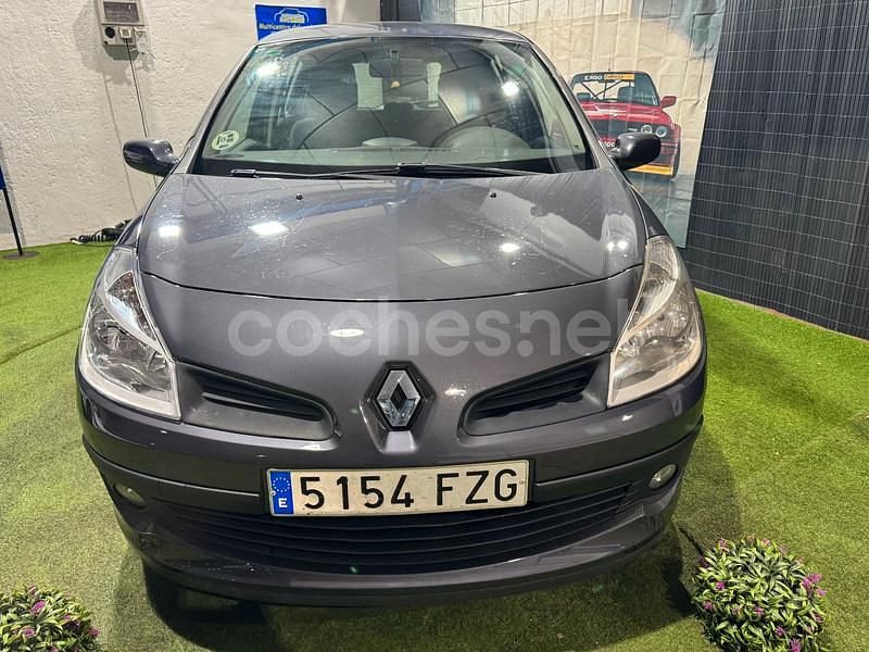 Usado Renault Clio II Privilege 105 CV (77 kW) 2008 Gris / plata Berlina