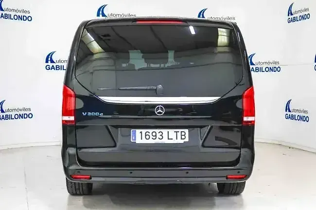 Begagnad Mercedes V300 Avantgarde 239 HK (175 kW) 2021 Svart Minibuss