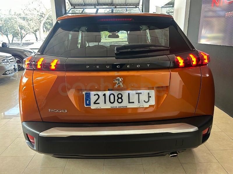 Usado Peugeot 2008 Allure 130 CV (95 kW) 2021 Naranja SUV