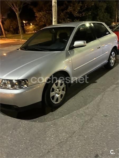 Usado Audi A3 Ambition 101 CV (74 kW) 2001 Gris / plata Utilitario