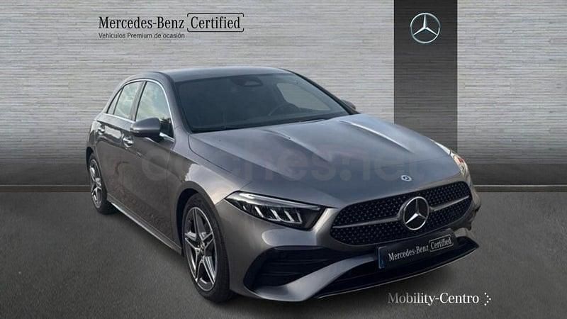 Usado Mercedes A180 AMG line 116 CV (85 kW) 2024 Gris montaña Berlina