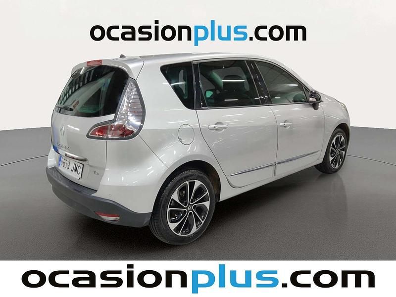 Usado Renault Scénic III Bose Edition 132 CV (97 kW) 2016 Gris plata Monovolumen