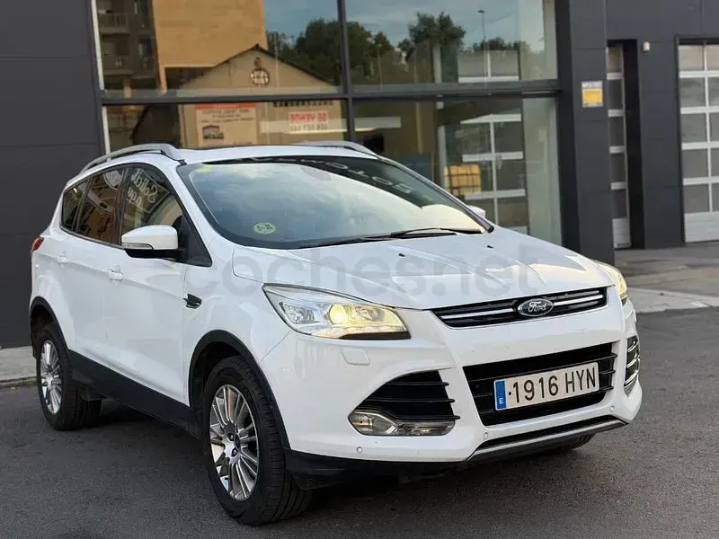 Usado Ford Kuga Titanium 140 CV (102 kW) 2015 Blanco SUV